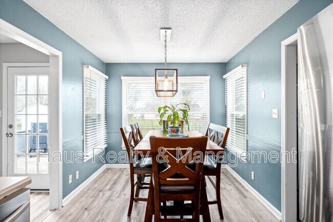 Building Photo - 919 Desota Ln