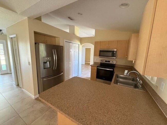 Building Photo - 2455 SW Savage Blvd