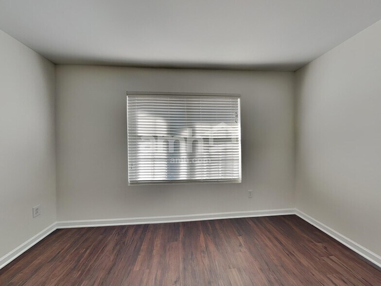 Building Photo - 3904 Edgewood Terrace Rd