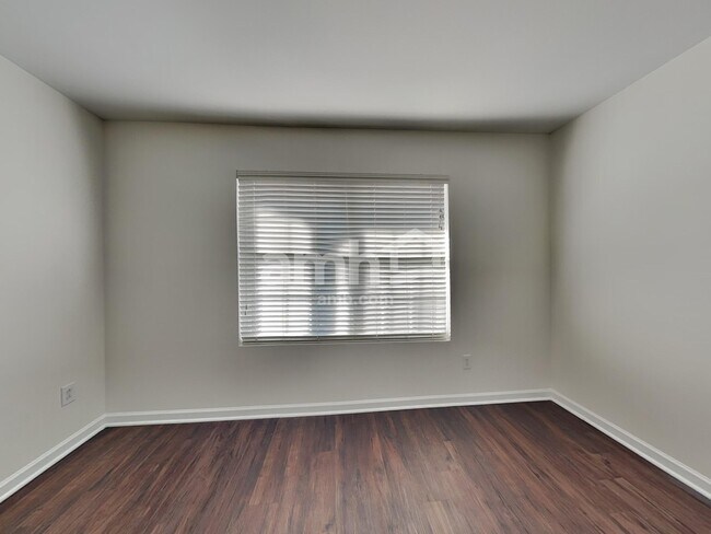 Building Photo - 3904 Edgewood Terrace Rd