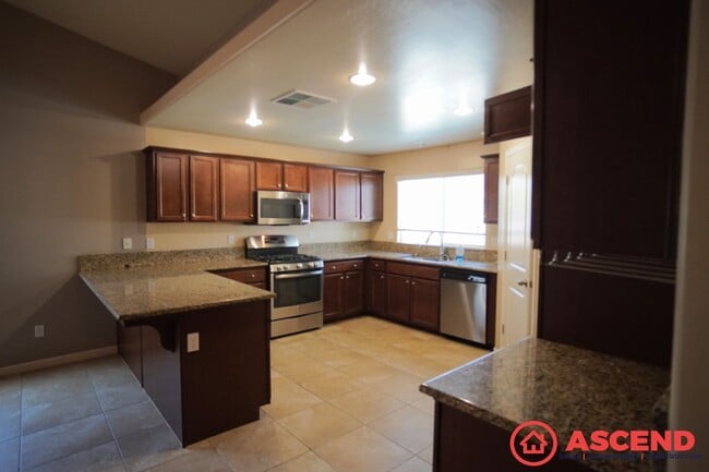 Building Photo - Charming 4-Bedroom, 2-Bathroom Home in Nor...