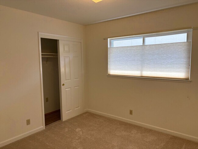 Building Photo - 3057 Carleton Pl