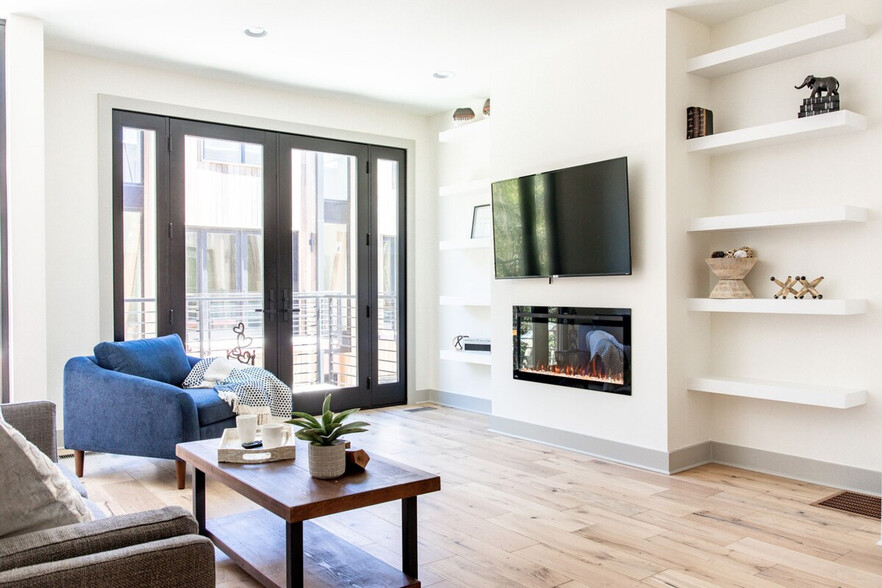 Building Photo - 317 NE Burwood Mews