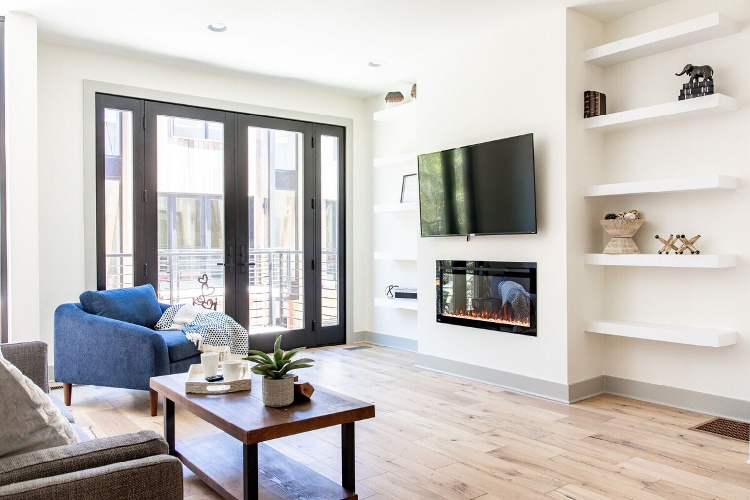 Building Photo - 315 NE Burwood Mews