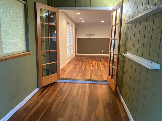 Building Photo - 483 E Hersey St