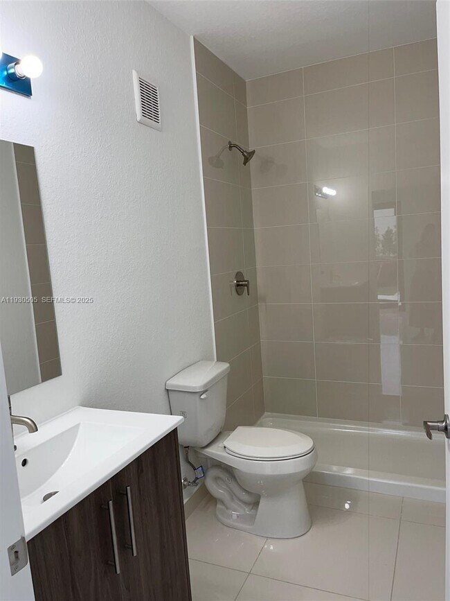 Building Photo - 238 NW 11th Ct