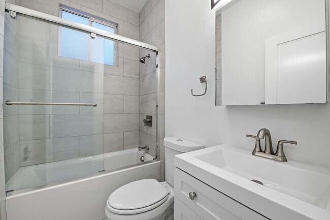 Building Photo - 381 Ivy St