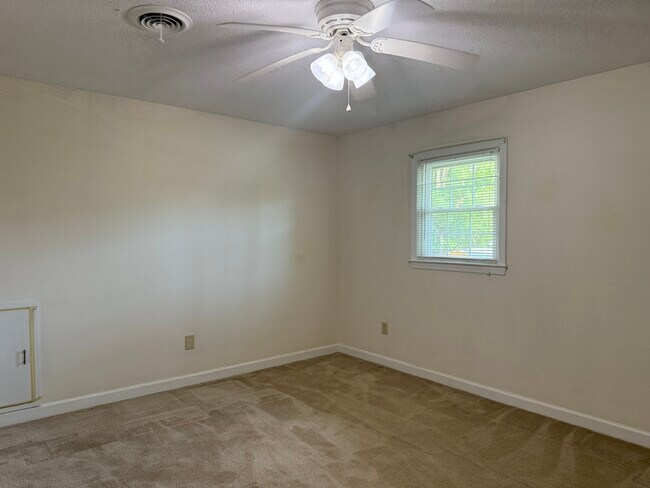 Building Photo - 502 Plantation Dr