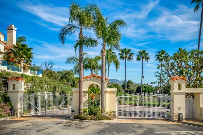 Building Photo - 6463 Zuma View Pl