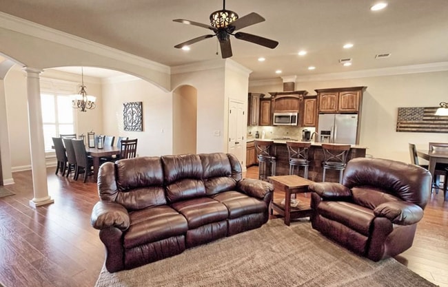 Building Photo - Beautiful 3 bed/3 bath home in Gardens of ...