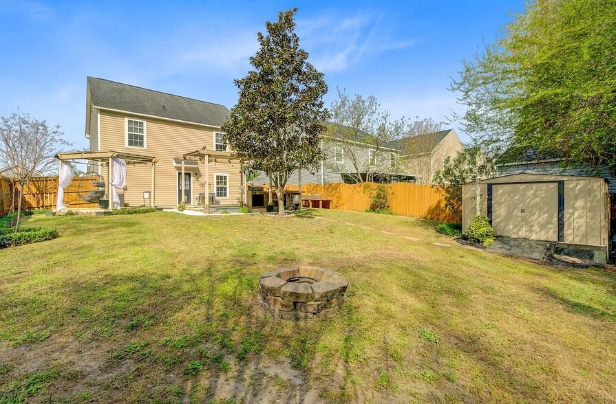 Building Photo - 236 Emerald Isle Dr