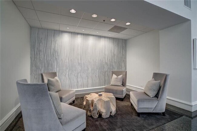 Building Photo - 2660 Peachtree Rd NW