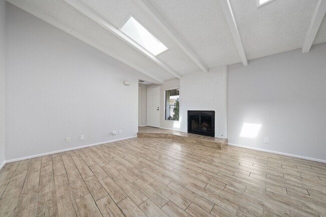 Building Photo - Fantastic 3-Bedroom Home in Prime Brea Loc...