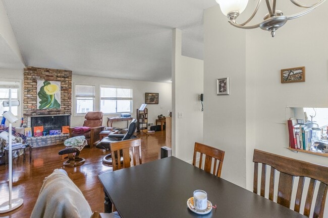 Building Photo - 222 Virginia 3 bed 2 bath apartment in historic Cathedral Hill neighborhood