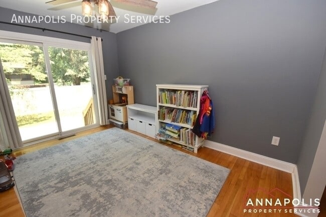 Building Photo - 700 Mt Alban Dr
