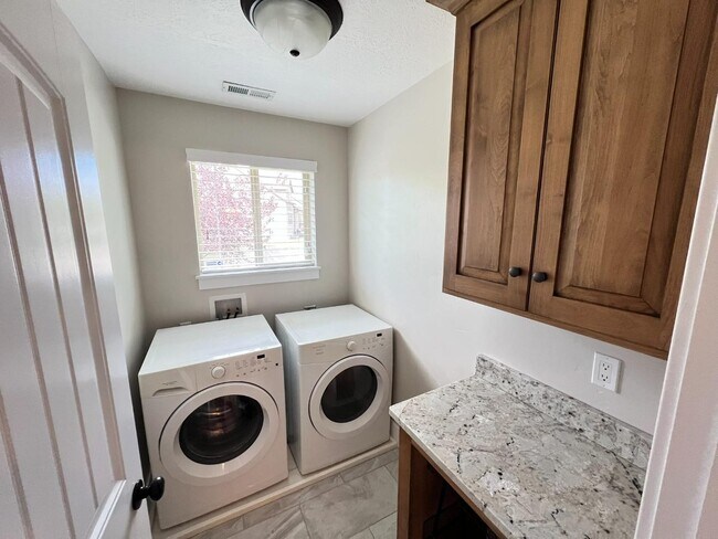 Building Photo - 564 Spring Meadow Ln