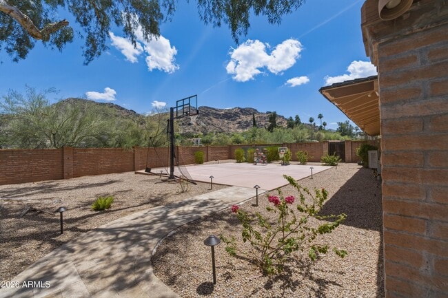 Building Photo - 5136 E Roadrunner Rd