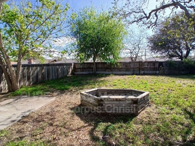 Building Photo - 1506 Crosby St