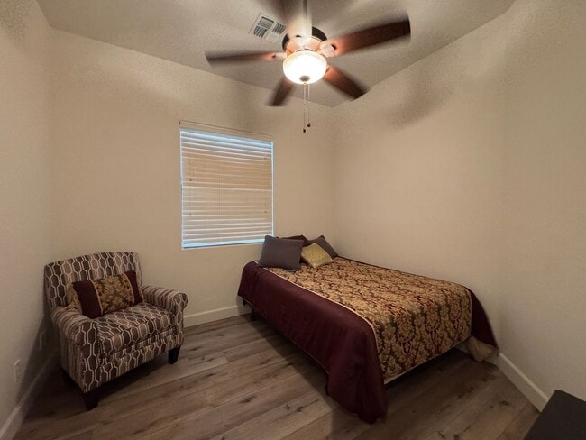 Building Photo - 3111 Esmeralda Dr