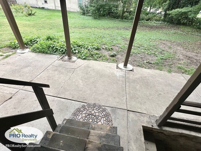 Building Photo - Charming 2 Bedroom Apartment in Northeast ...