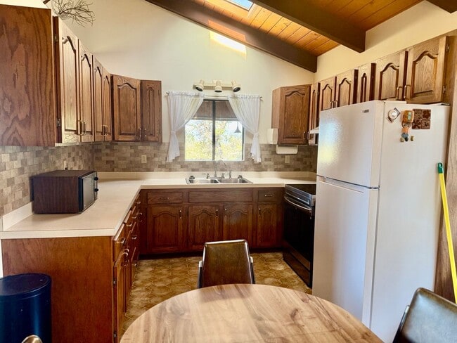 Building Photo - Experience comfort in this charming 3 bed, 2 bath rental home with a wood-burning stove, sunken j...