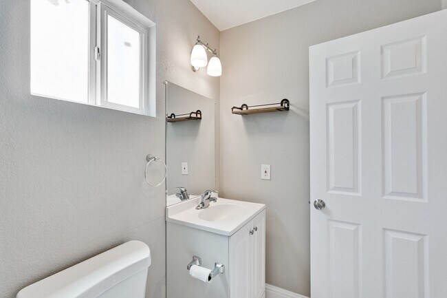 Building Photo - FOR RENT – Beautifully Updated 4 Bed / 3 Bath Home in Prime Santa Clara Location (NVIDIA)
