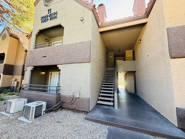 Building Photo - Fantastic Guard-Gated Condo – Available Soon!