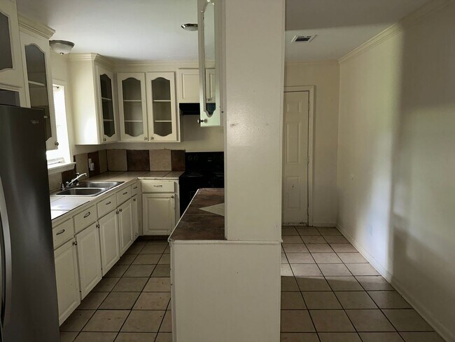 Building Photo - 1430 Dianne Dr