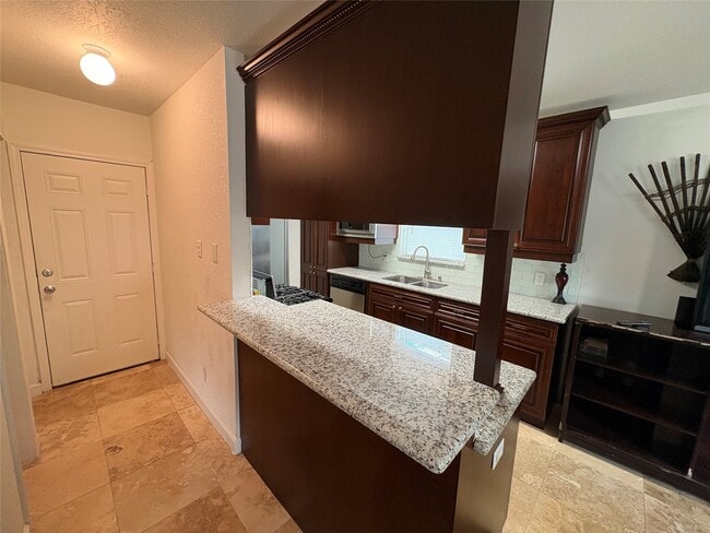 Building Photo - 6722 Underhill St