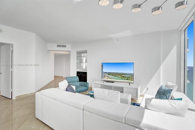 Building Photo - 4779 Collins Ave