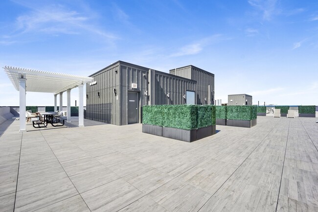Building Photo - 2400 W Wabansia Ave