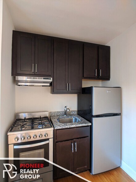 Building Photo - 618 W Patterson Ave