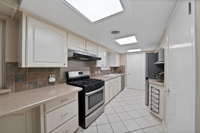 Building Photo - 526 Waggoner Dr