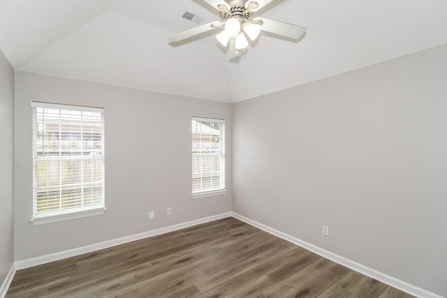 Building Photo - 6824 Kamali Ave