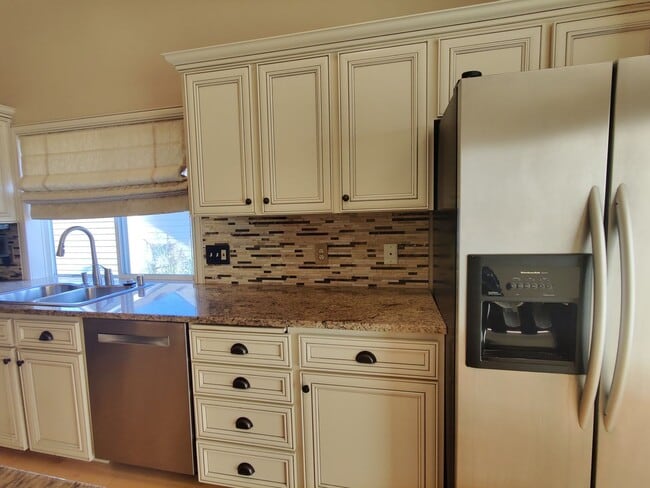 Building Photo - Horn Rapids Home with Bonus Room, Deck, an...