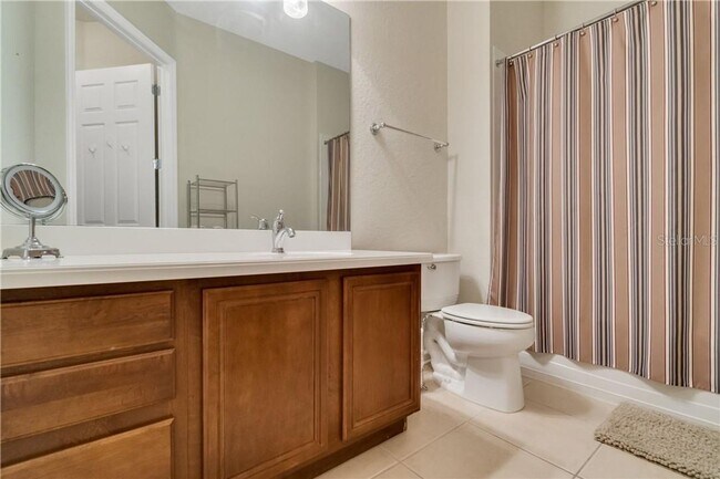 Building Photo - Beautiful WATERFRONT 3 bedrooms Condo located in MetroWest with ELEVATOR! Rare find!