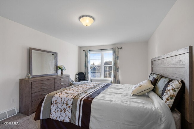 Building Photo - 2 Birch Ct