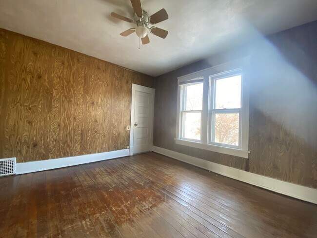 Building Photo - 2 Story two bedroom house $750 per month