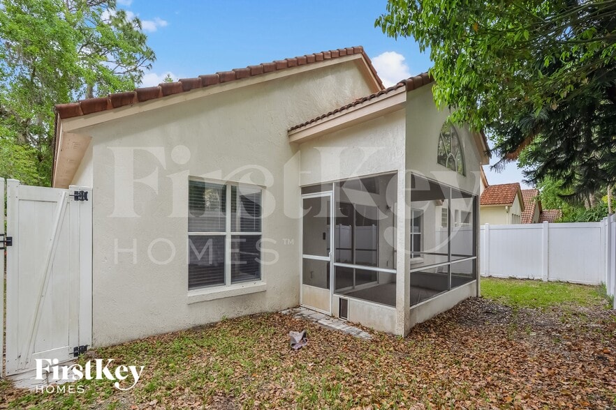 Building Photo - 1019 E Pebble Beach Cir