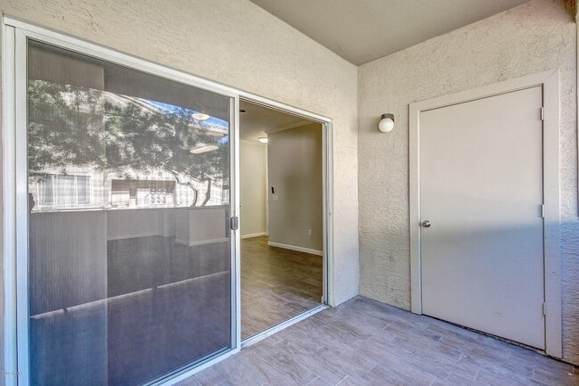 Building Photo - 16013 S Desert Foothills Pkwy