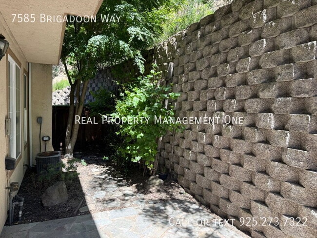 Building Photo - 7585 Brigadoon Way