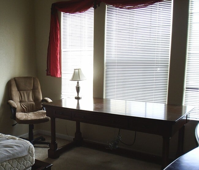 Building Photo - 2 Bed/2 Bath Condo in desirable Water Valley