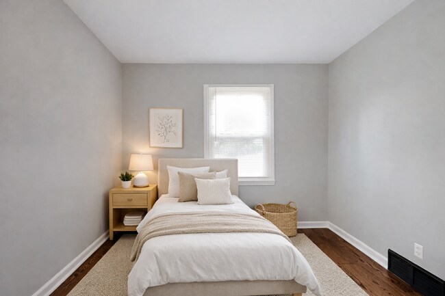 Building Photo - Renovated 3BR Home with Basement & Pet-Friendly Yard in KC