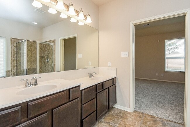 Building Photo - 4215 Mill Oak Dr