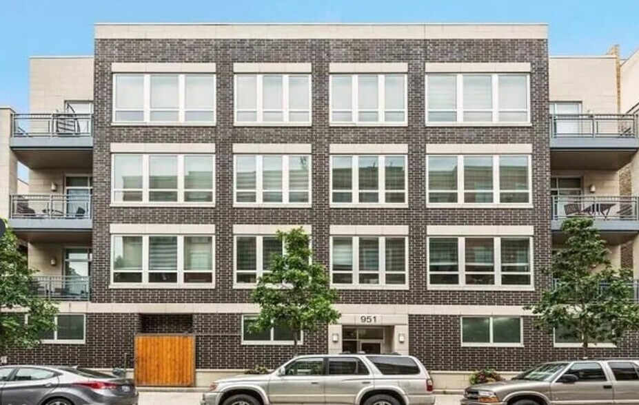 Building Photo - 951 W Huron St