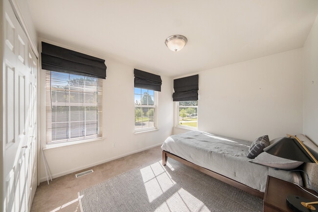 Building Photo - 403 Pembroke-