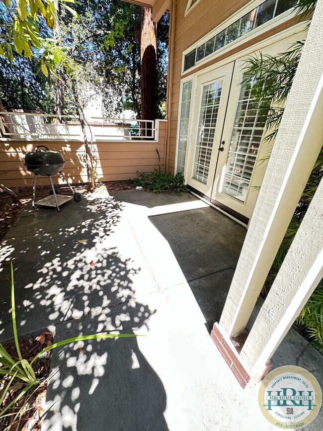 Building Photo - Charming 3BR|2.5BA Palo Alto Townhome – Pr...