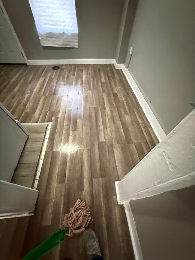 Building Photo - 660 N Yewdall St