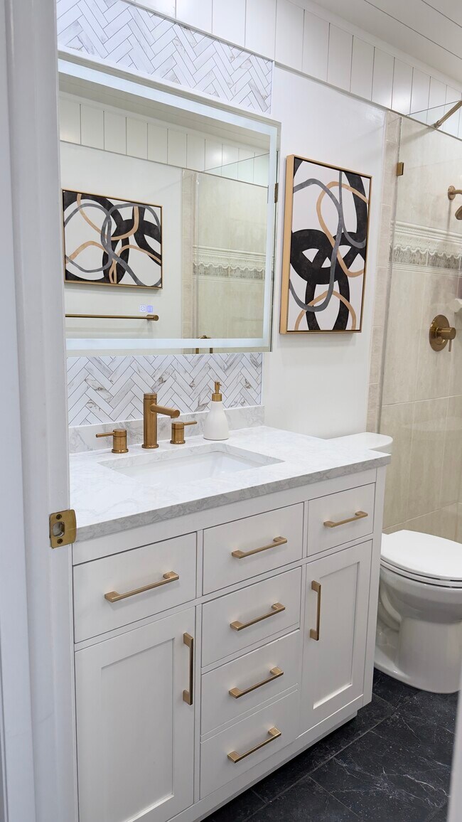 Building Photo - 651 Seaview Ct