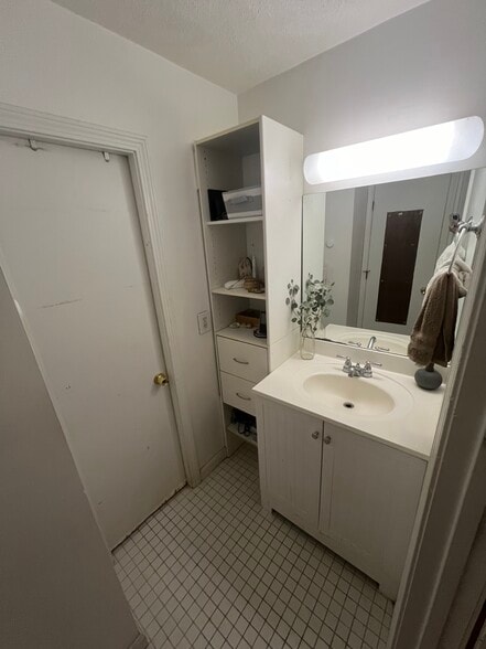 Building Photo - 41 Symphony Rd